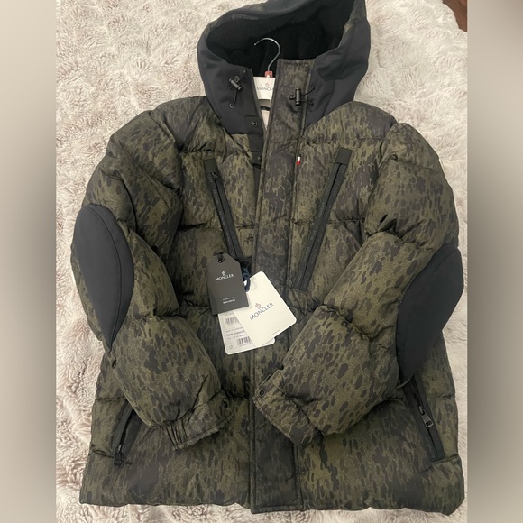 Moncler Rare Obert Giubbotto Jacket in Leopard Sz 2 - Picture 7 of 16